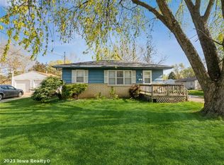216 E Hillside Ave, Des Moines, IA 50315