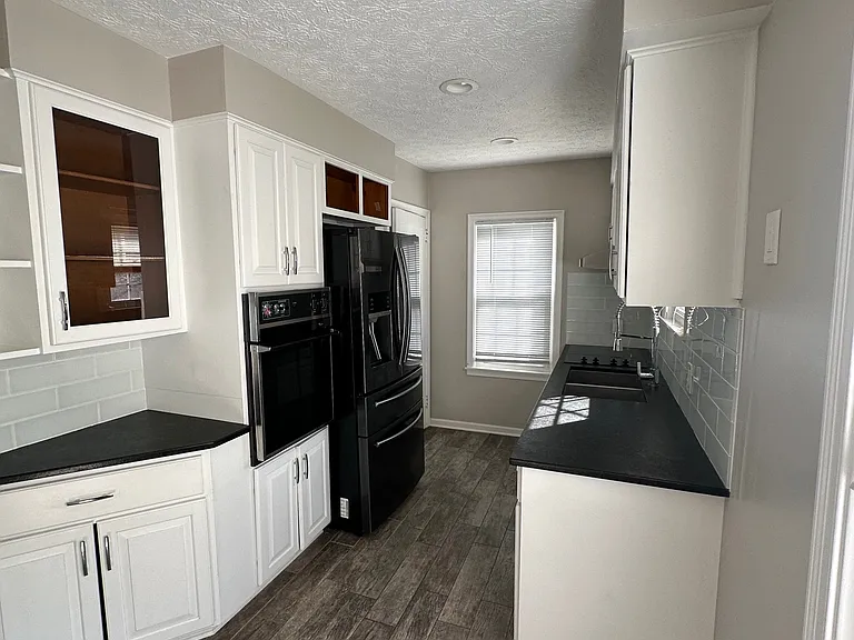 387 E Royal Forest Blvd — Photo 7