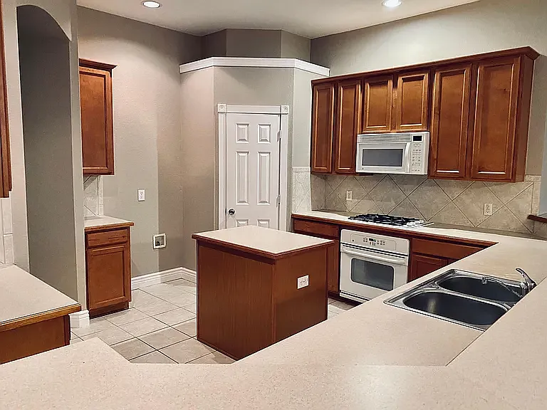 13221 Bavarian Dr — Photo 11