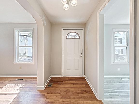 5th image of 136 West St