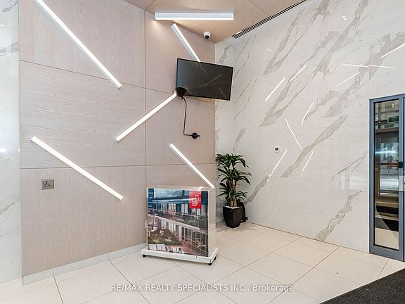 4th image of 181 Huron St #604