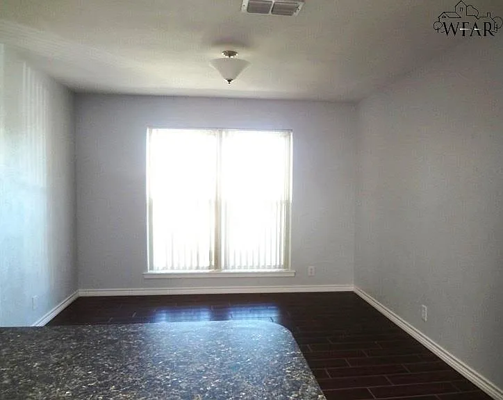 4714 Lois Ln — Photo 5