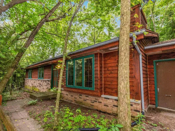 417 Lake Twelve DRIVE, Fredonia, WI 53021