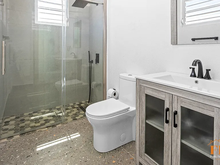 4884 Bo Terranova — Photo 15