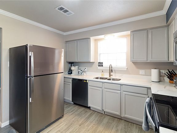 3rd image of 2100 Southwood Dr #D-14