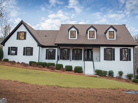 4th image of 1505 Old Fountain Rd