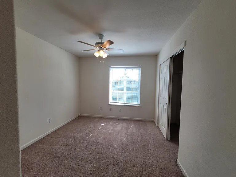415 Zinnia Ct — Photo 30