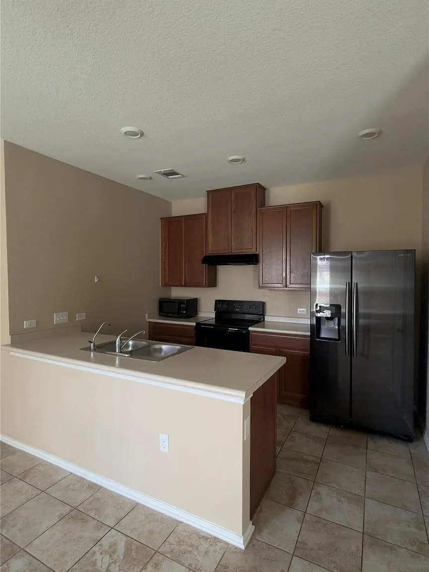 4 bed, 2.0 bath, 1352 sqft, $2,200 — Photo 4
