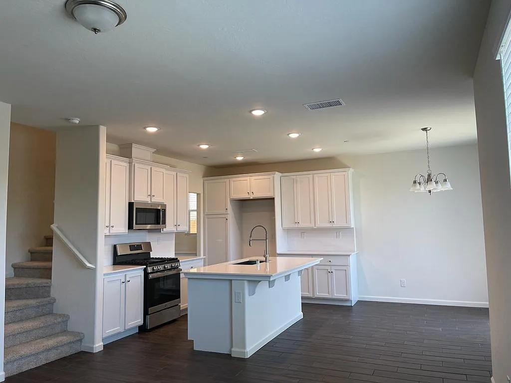 Building Photo - 6393 Meritage Dr