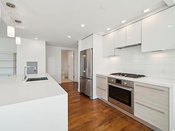4th image of 555 Fulton St #303