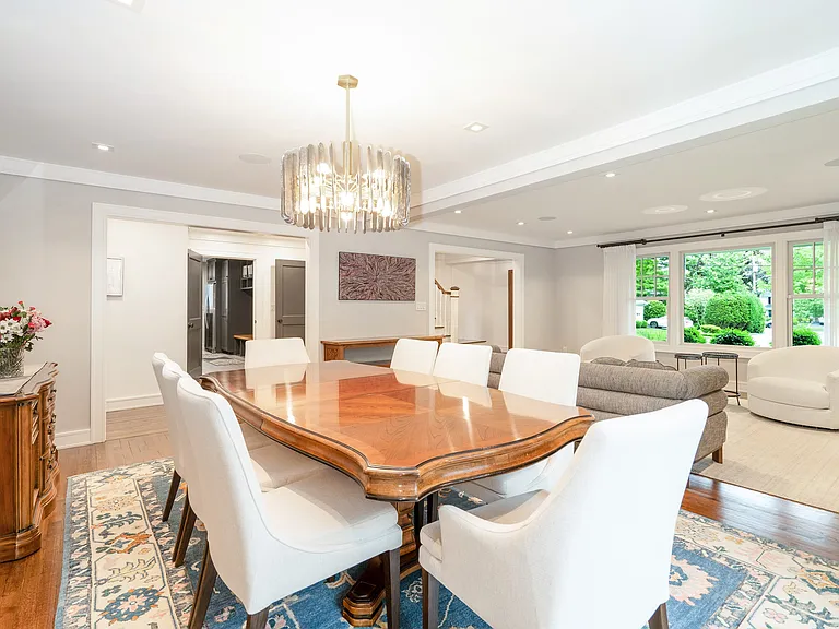 10 Loewen Ct — Photo 9