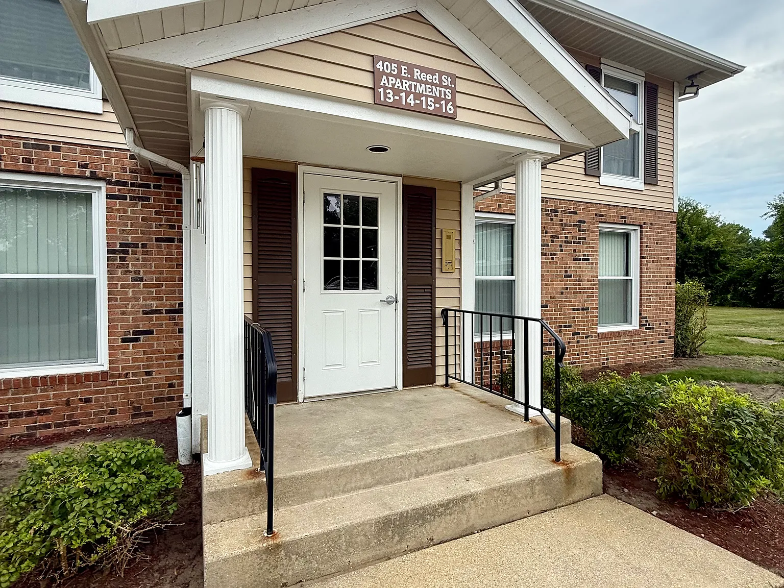 1 bed, 900 sqft, $1,100 — Photo 1