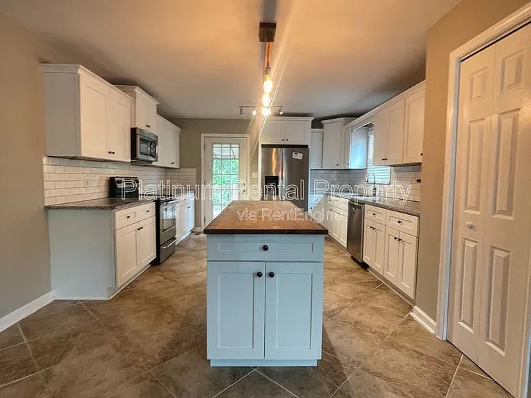 2706 White Oak Dr — Photo 7