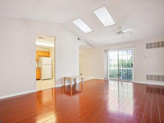 2nd image of 157 Potomac Dr