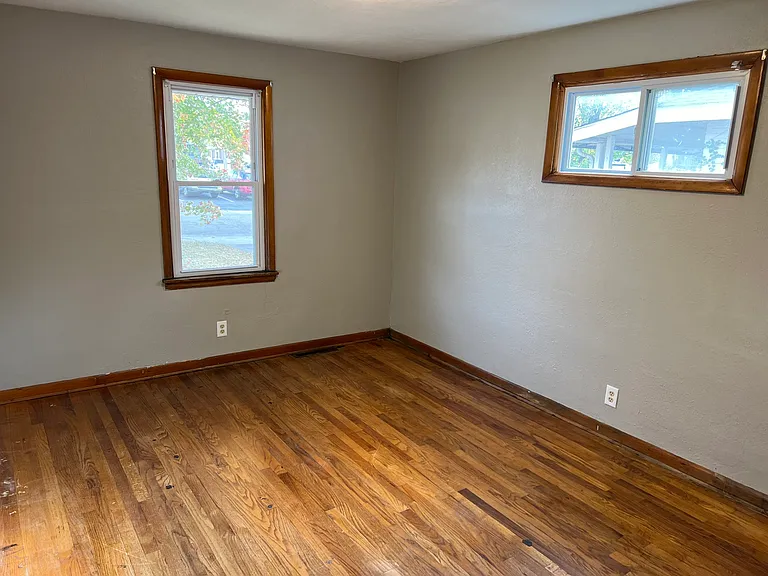 109 W Marsile St — Photo 6