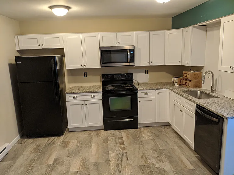 25 Winne Pl #B — Photo 8