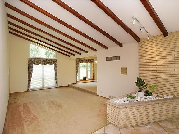 4th image of 886 Avenue H