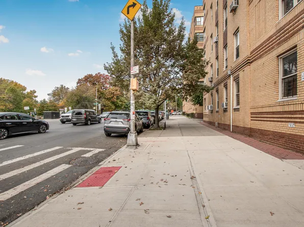 2166 Bronx Park East image 5 of 20