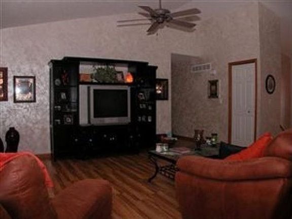 3rd image of 761 Sturbridge Dr