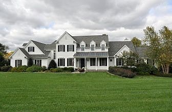 1st image of 10 Great Barn Ln