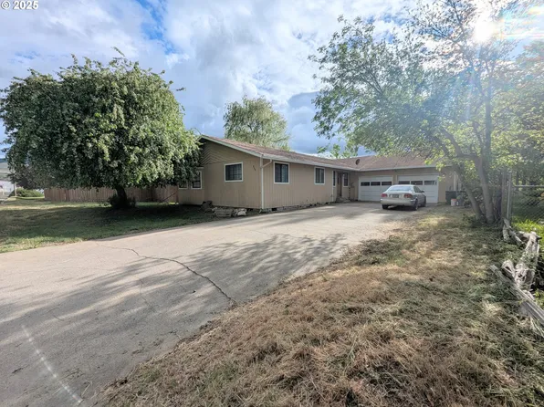 808 22nd St, La Grande, OR 97850
