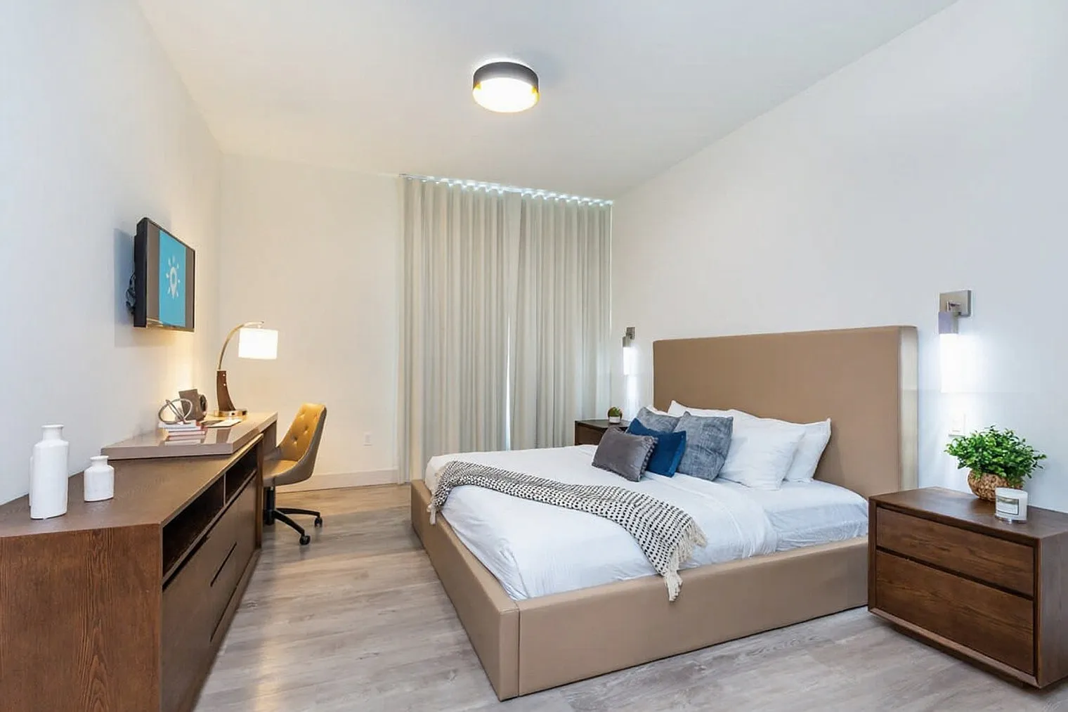 2 bed, 2.0 bath, 1097 sqft, $4,474 — Photo 3