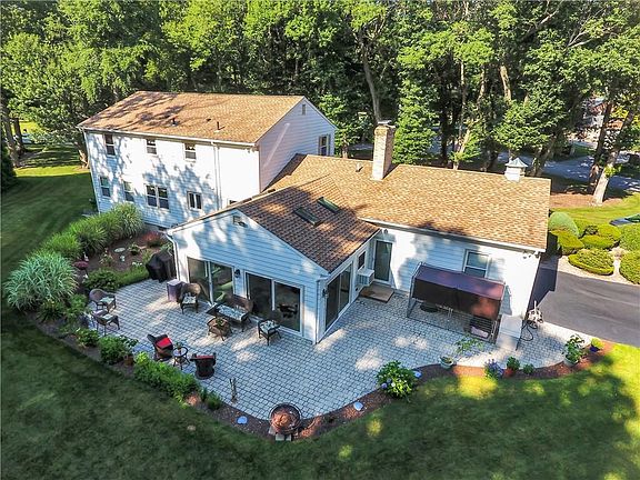4th image of 77 Heritage Dr