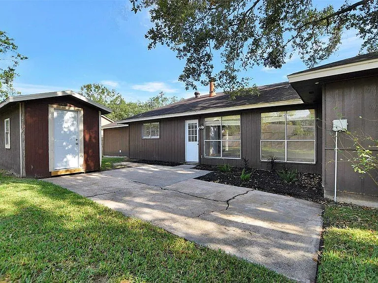1311 Oak Hollow Dr — Photo 20