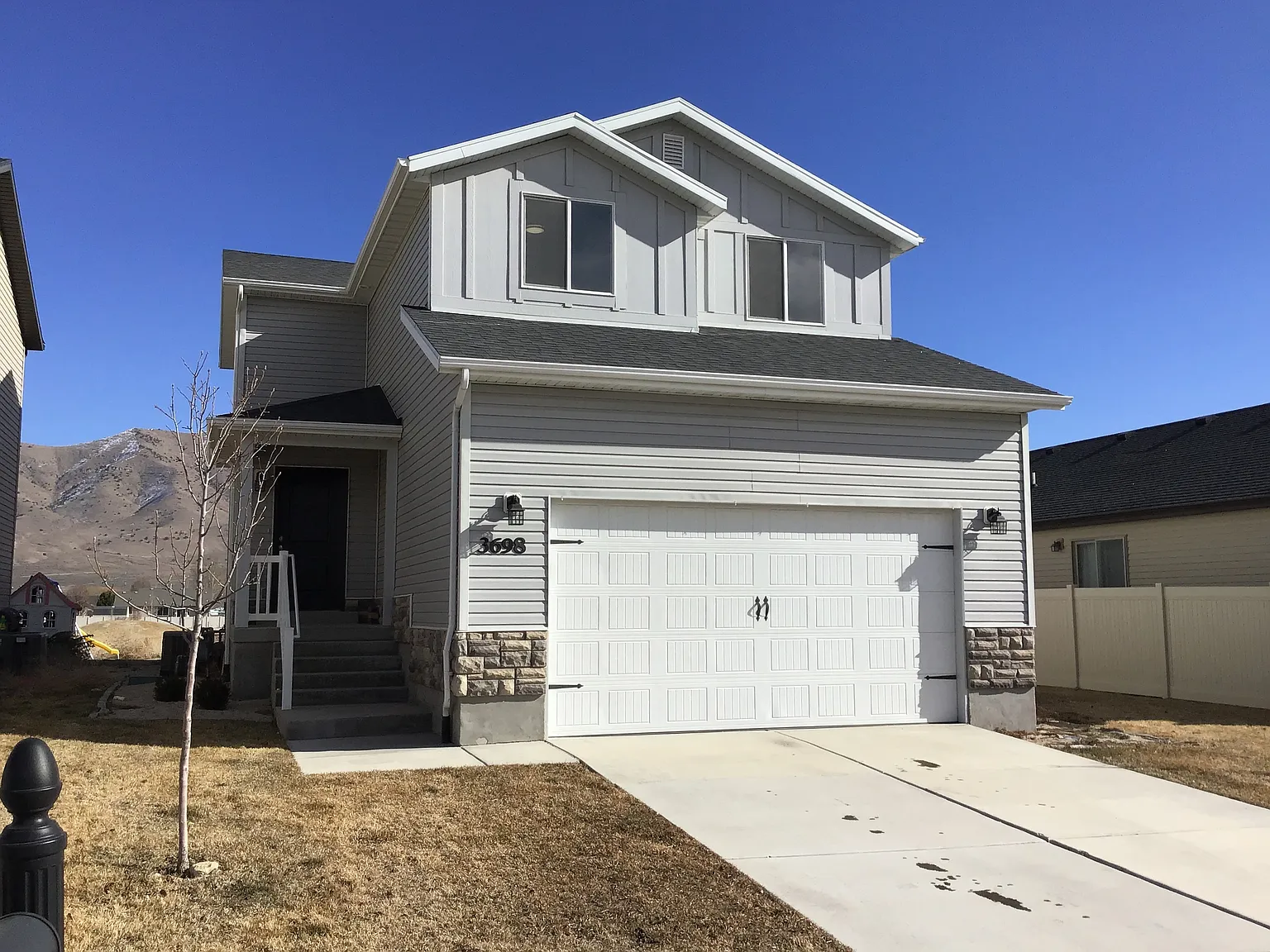 4 bed, 3.5 bath, 2405 sqft, $2,625 — Photo 1