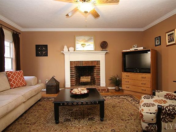 5th image of 207 Millspring Dr