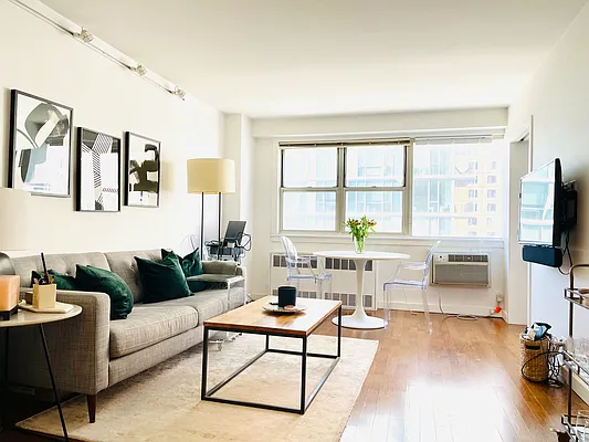 Rented by NYWPG Realty LLC | media 8