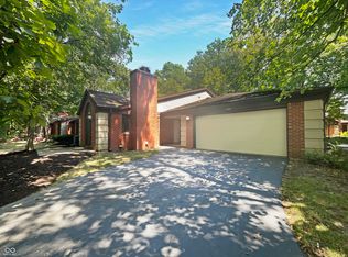 9287 Golden Woods Dr, Indianapolis, IN
