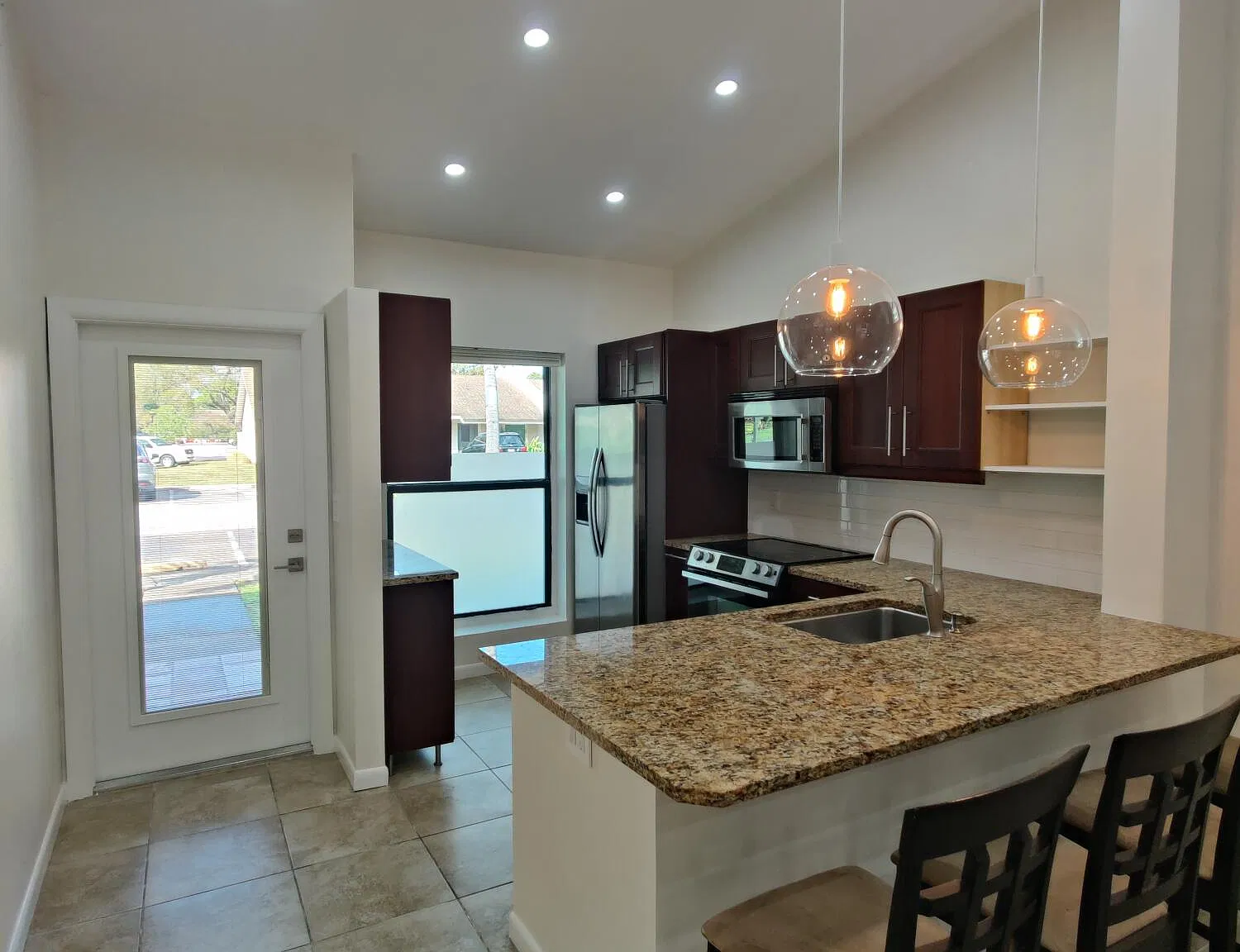 2 bed, 2.0 bath, 1061 sqft, $2,700 — Photo 1