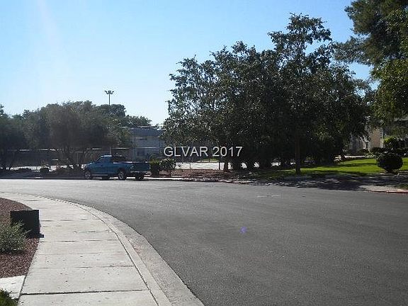 4th image of 719 Greenbriar Townhouse Way