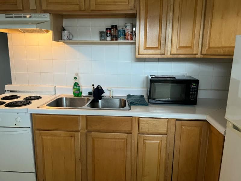 1st image of 103 SE 5th St #C