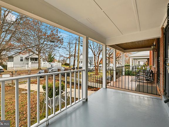 3rd image of 186 Forrester St SW