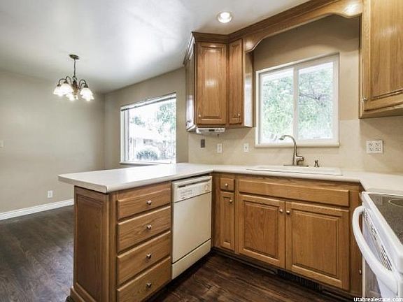5th image of 8125 S Creek Cir