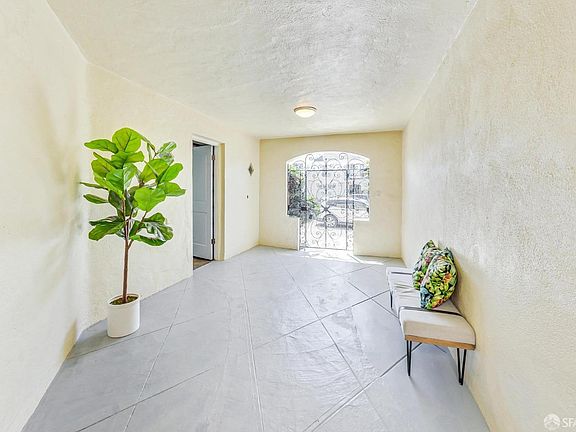 3rd image of 1922 31st Ave