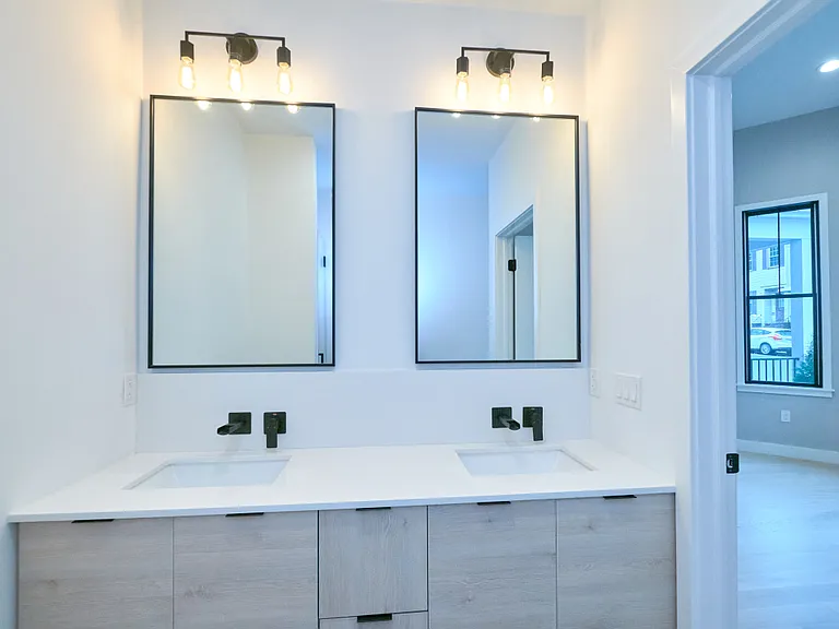 360 Meridian St #5 — Photo 6