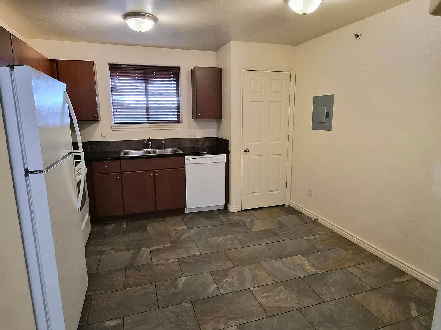 1115 Belford Avenue — Photo 4