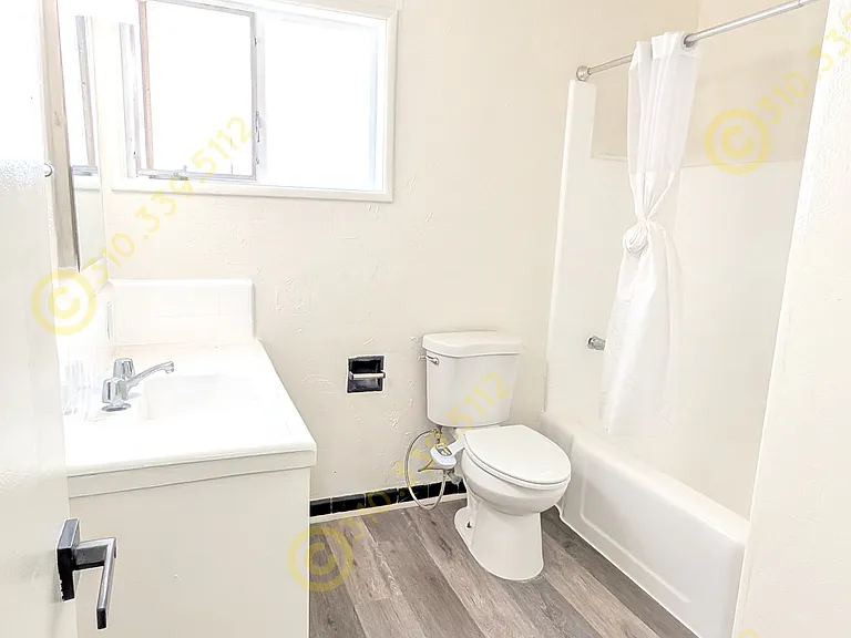 1254 N Havenhurst Dr #15 — Photo 13