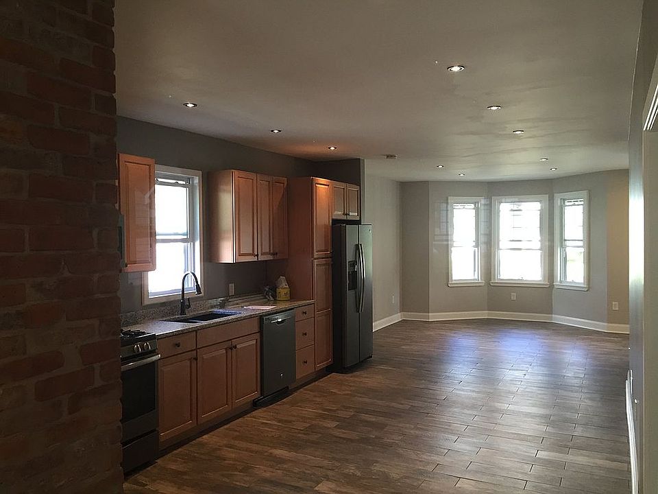 1st Fl Eat-In/Living Room