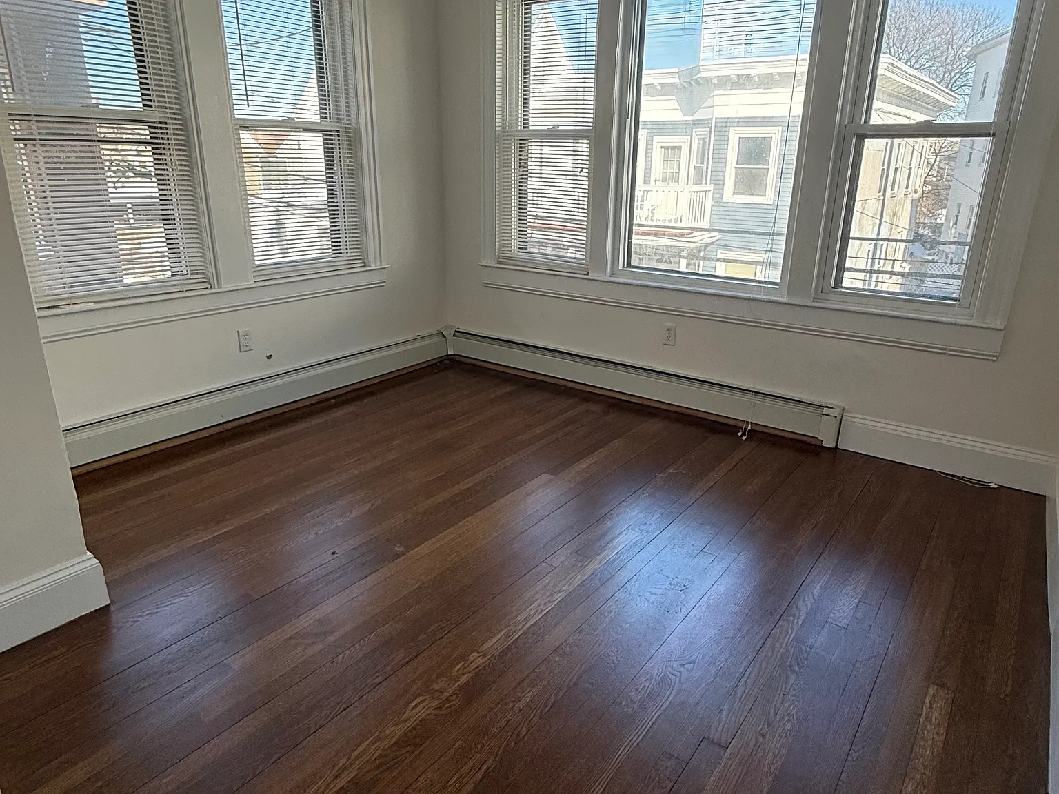 3 bed, 1280 sqft, $3,000 — Photo 4