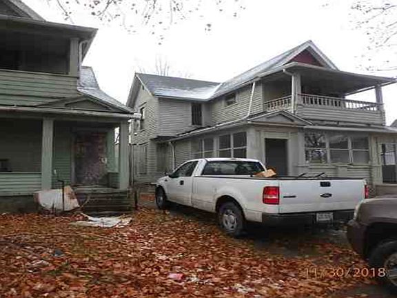 2nd image of 625 Fernwood Ave