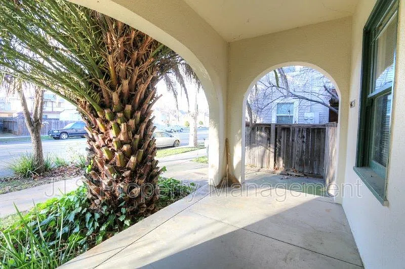 2 bed, 1.0 bath, 1120 sqft, $1,995 — Photo 2