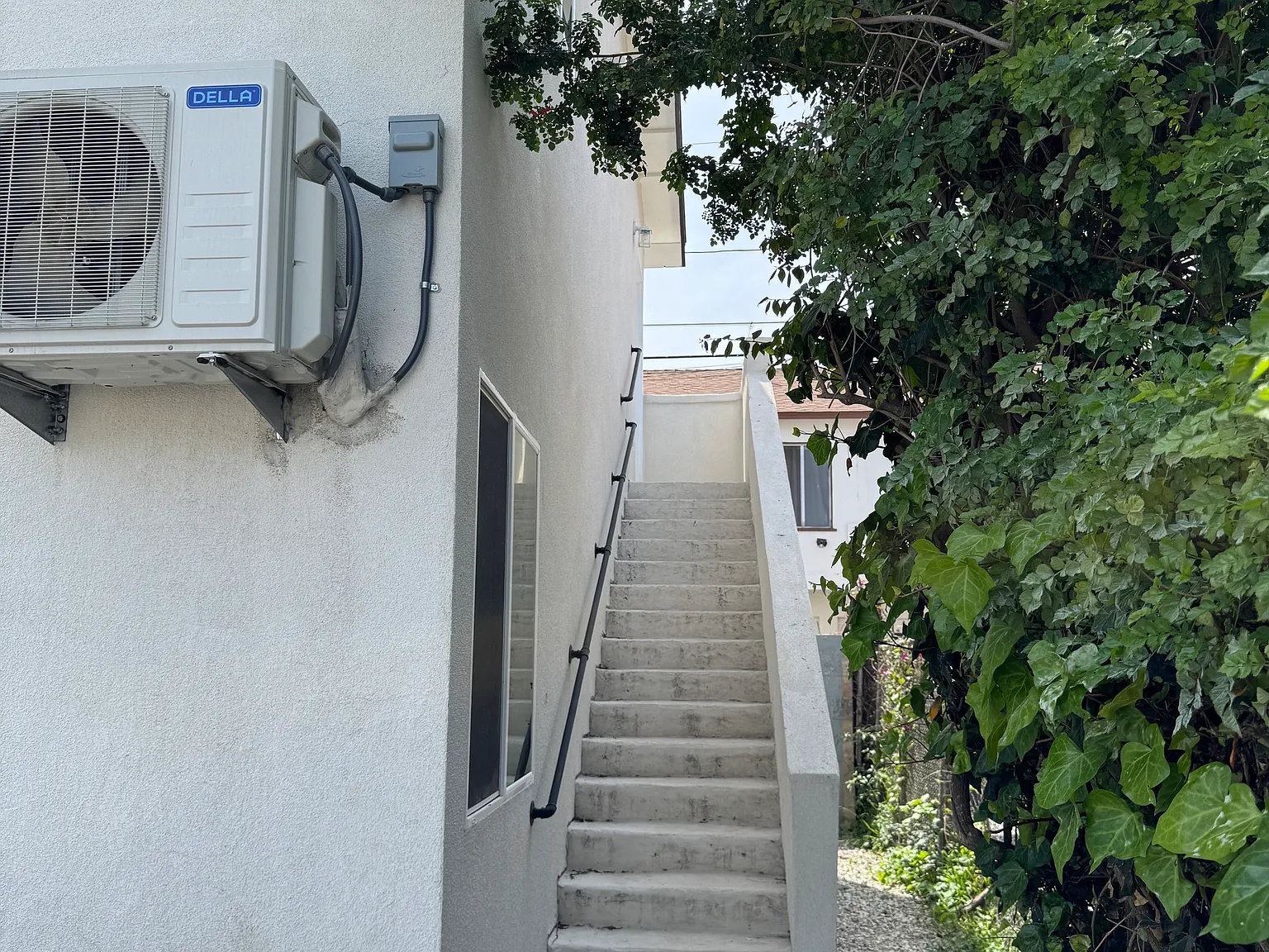 2 bed, 950 sqft, $2,200 — Photo 2