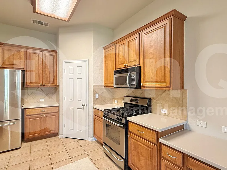 18905 Stirling Castle Ct — Photo 4