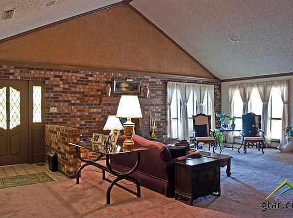 3rd image of 408 Hampton Hill Dr