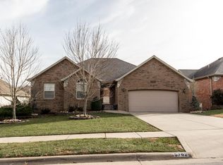 5782 S Fox Hollow Ave, Springfield, MO 65810