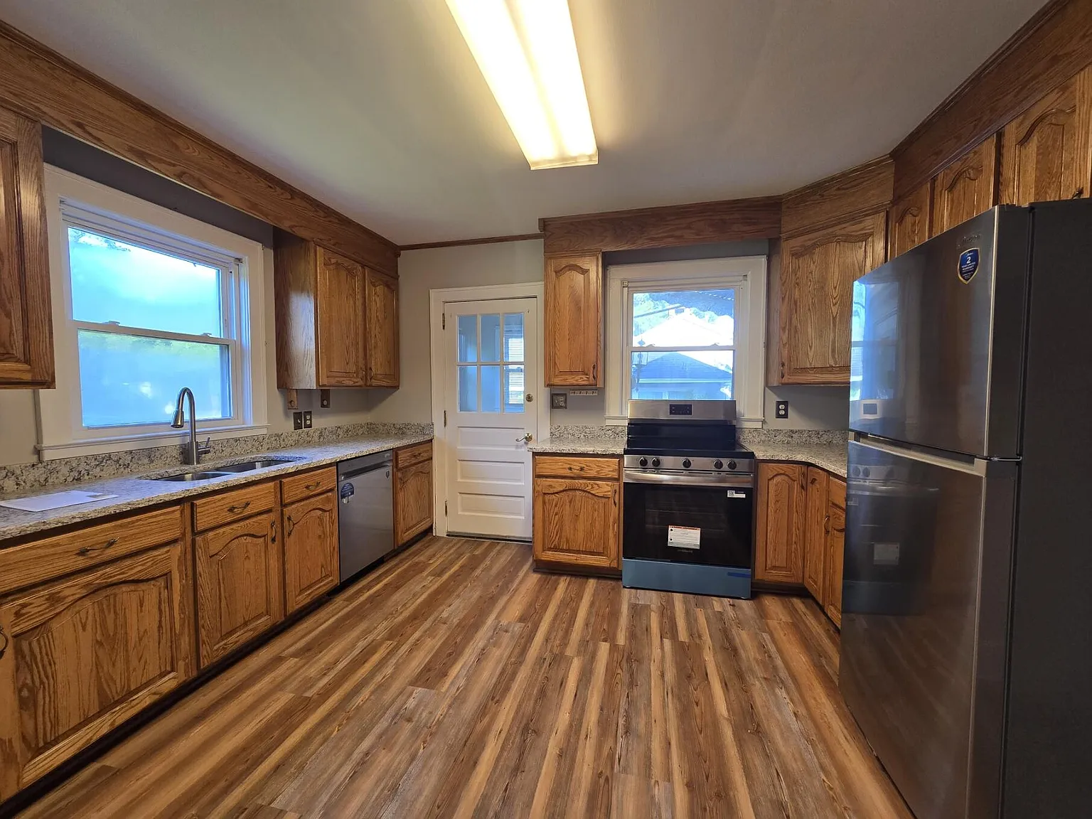 5 bed, 1.5 bath, 1800 sqft, $1,750 — Photo 4